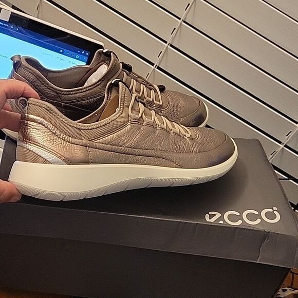 NEW ECCO LEATHER SLIP ON BRONZE GOLD ELEVATED SNEAKERS 10.5 11 11.5 42 NWT - Picture 1 of 16